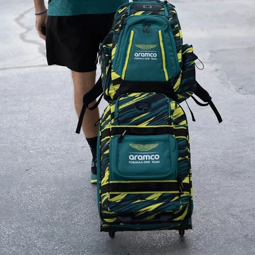Bolsa de viaje Ogio Layover Green Aston Martin F1 Team hover